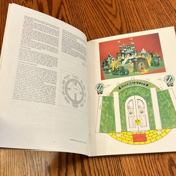 NWT 1980 Emerald City of OZ Cut & Assemble Paper Display Book - Picture 16 of 16